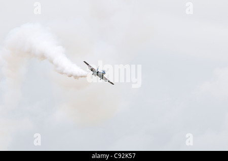 Display di volo da Il Frecce Tricolori. Aemacchi MB339A della Forza Aerea Italiana Aerobatic Team da rivolto al Royal International Foto Stock