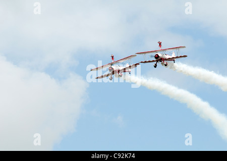 AeroSuperBatics Ltd basato su RFC Rendcomb Aerodrome facendo un display di volo al Royal International Air Tattoo RAF Fairford Foto Stock