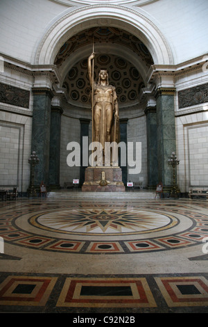 Enorme statua della Repubblica di Angelo Zanelli nella sala principale del Capitol nazionale a l'Avana, Cuba. Foto Stock