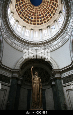 Enorme statua della Repubblica di Angelo Zanelli nella sala principale del Capitol nazionale a l'Avana, Cuba. Foto Stock