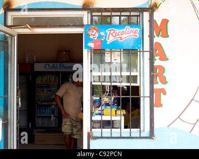 Apertura negozio nel west end, Roatan, Honduras Foto Stock