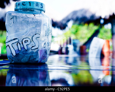 Vaso di ribaltamento a bar nel West End, Roatan, Honduras Foto Stock