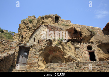 David Gareja è un rupestri Ortodossa Georgiana complesso monastico fondato nel VI secolo su semi-deserto pendii del Monte Foto Stock