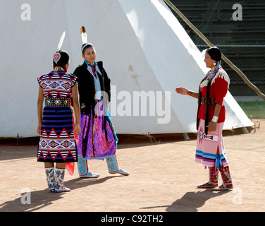 Scottsdale, Arizona - Partecipanti all'inter-tribal Montagna Rossa Eagle Powwow tenutosi presso la Pima-Maricopa comunità indiana. Foto Stock