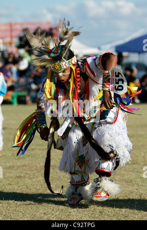 Scottsdale, Arizona - partecipante all'inter-tribal Montagna Rossa Eagle Powwow tenutosi presso la Pima-Maricopa comunità indiana. Foto Stock