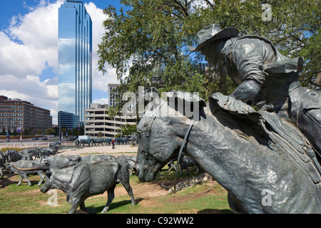 Trail Rider, una parte delle unità di bestiame sculture in Pioneer Plaza, Dallas, Texas, Stati Uniti d'America Foto Stock