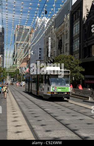 Melbourne la rete tranviaria è una forma importante di trasporti pubblici in città e una delle più grandi reti di tram nel mondo. Foto Stock