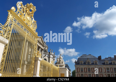 Il Golden Gate presso il Palazzo di Versailles vicino a Parigi Foto Stock