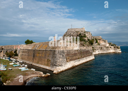Il vecchio forte è un veneziano fortezza costruita sulla collina del noto come la cittadella si affaccia il più moderno di parti di città di Foto Stock