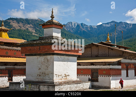 Il bel settimo secolo Jampay (Lhakhang tempio) sulla periferia di Jakar nella valle di Bumthang. Foto Stock