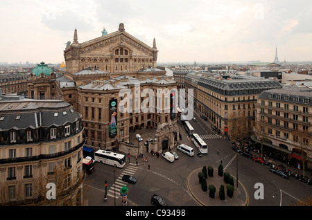Opera Garnier, uno dei due teatri dell'opera di Parigi visto dalla terrazza sul tetto del grande magazzino Galeries Lafayette, Francia Foto Stock