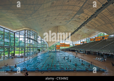 Interno del Monaco di Baviera piscina Olimpionica, Monaco di Baviera Olympic Park, Gern, Bayern Monaco di Baviera, Germania. Foto Stock