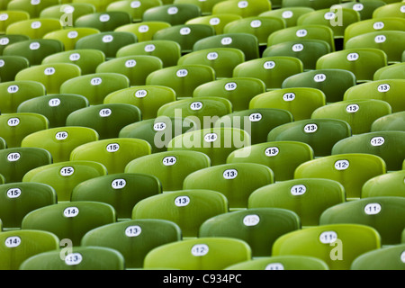 Verde posti a sedere stile stadio di Monaco di Baviera stadio olimpico, Monaco di Baviera Olympic Park, Gern Monaco di Baviera, Germania Foto Stock