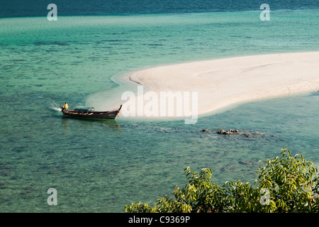 La famosa striscia bianca di sabbia su Ko Lipe,Thailandia Foto Stock