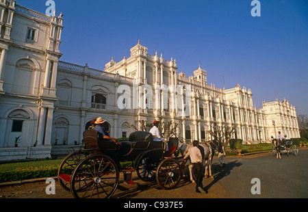 India, Madhya Pradesh, Gwalior. La Jai Vilas Palace è ancora di proprietà della famosa famiglia Scindia. Foto Stock