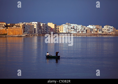 Sicilia, Italia, Europa occidentale; Trapani il porto di pesca Foto Stock