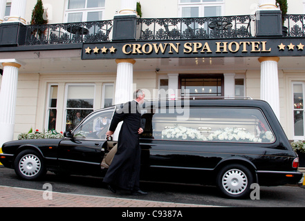 SIR JIMMY SAVILE i funerali del corteo SIR JIMMY SAVILE i funerali del corteo FORESHORE ROAD SCARBOROUGH INGHILTERRA 10 Novembre 2011 Foto Stock