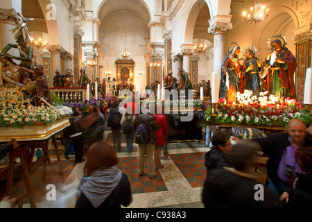 Sicilia, Italia, Europa occidentale; in fase di preparativi per la "Processione dei Misteri' in Trapani il giovedì santo Foto Stock