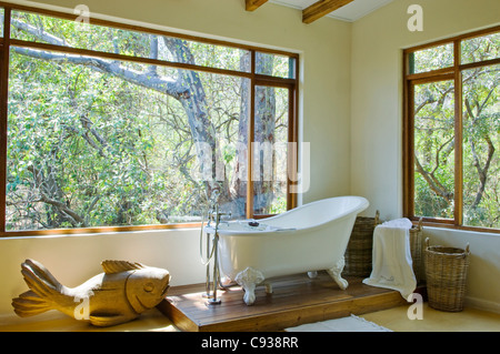 Il Malawi, il Parco Nazionale del Lago Malawi. Bagno di uno degli chalets di Pumulani Lodge. Foto Stock