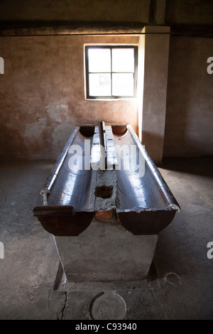 Polonia, Brzezinka, Auschwitz II - Birkenau. Bagno in donne del Camp. Foto Stock