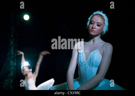 San Pietroburgo, Russia; ballerini sul palco durante la performance di Tchaikovsky il balletto "Lago wan' Foto Stock