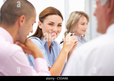 Colleghi di lavoro in riunione Foto Stock