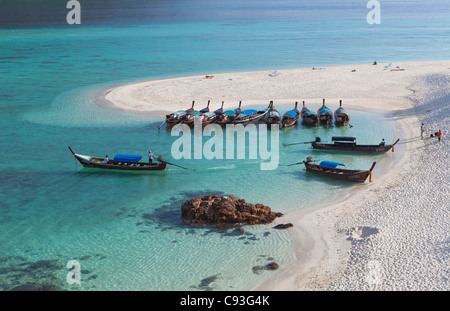 La famosa striscia bianca di sabbia su Ko Lipe,Thailandia Foto Stock