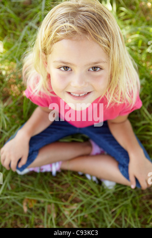 Bambina all'aperto Foto Stock