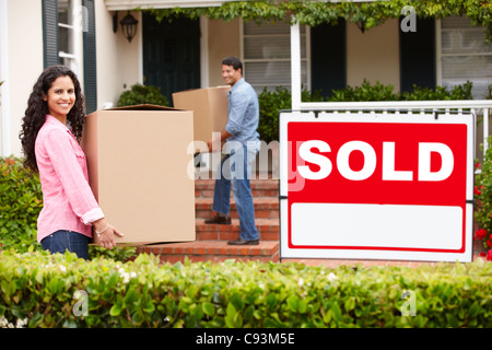 Matura in movimento nella nuova casa Foto Stock