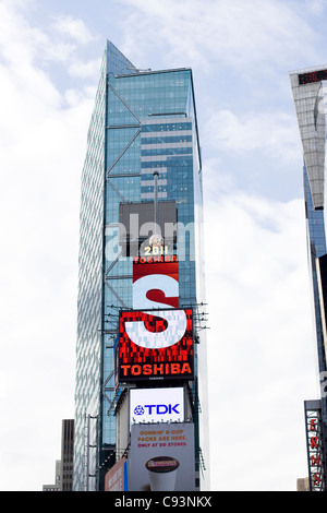 I tempi Squqre Capodanno palla che esegue il conto alla rovescia per il nuovo anno a Times Square NYC Foto Stock