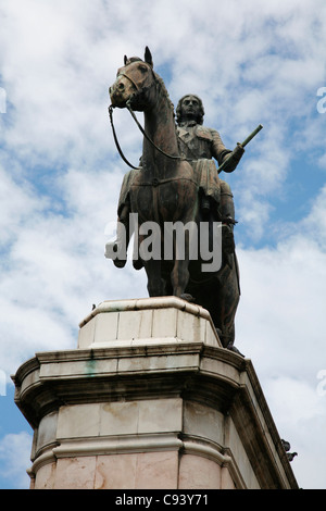 Statua del generale Bruno de Zabala, Plaza Zabala nella città vecchia di Montevideo, Uruguay. Foto Stock