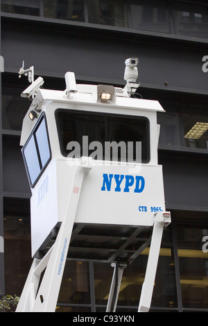 La polizia piattaforma di osservazione al di fuori del palazzo delle Nazioni Unite a New York Foto Stock