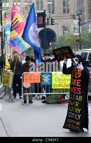 Protesta per le strade di New York City " non più armi nucleari" Foto Stock