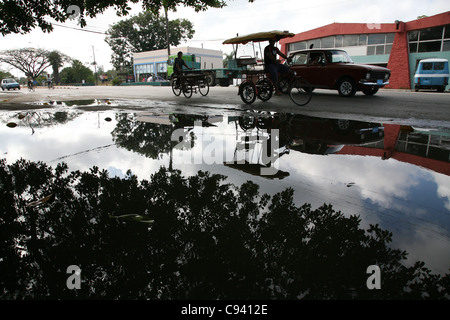 Il traffico della strada a Santa Clara, Cuba. Foto Stock