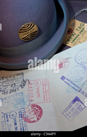 Vintage Pan American Airways (PAA) Hostess Hat e Passaporto Foto Stock