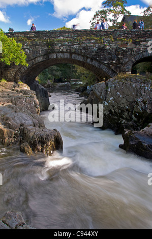 Betws y Coed Pont Y coppia ponte sopra il fiume lligwy Betws y coed North Wales UK Foto Stock