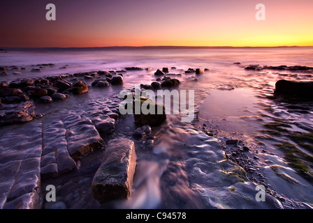 Tramonto al punto di Nash, Glamorgan Heritage Costa, Galles del Sud Foto Stock