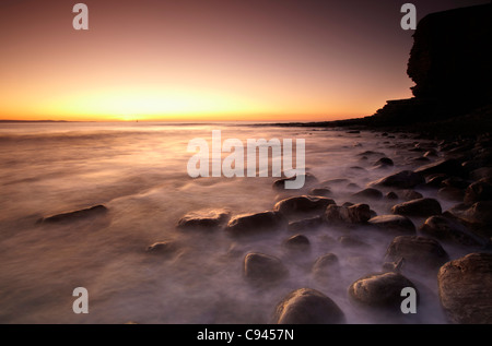 Tramonto al punto di Nash, Glamorgan Heritage Costa, Galles del Sud Foto Stock