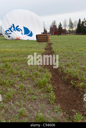 Una mongolfiera sentiero dopo un semi-crash. Foto Stock