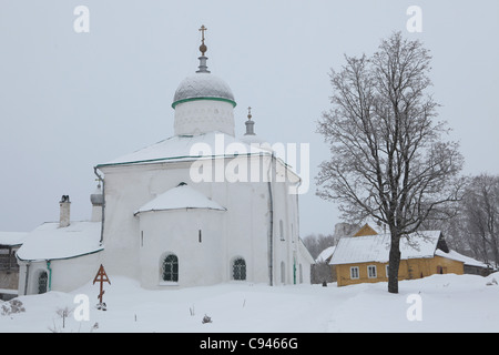 St Nicholas' chiesa nella fortezza Izborsk a Pskov Regione, la Russia. Foto Stock