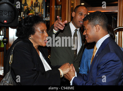 Carrie Solages (D-Elmont), centro eletto come terzo quartiere Nassau County Legislatore, Mineola New York elezione notte, 2011-11-09 Foto Stock