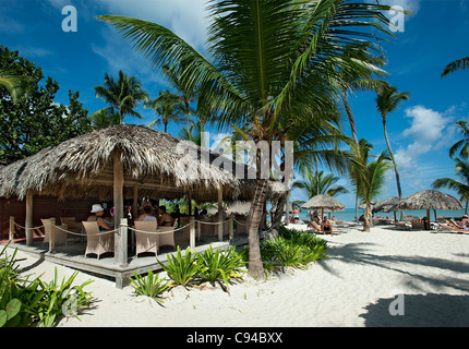 Bar in spiaggia al Catalonia Royal Bavaro Hotel Punta Cana Repubblica Dominicana Foto Stock