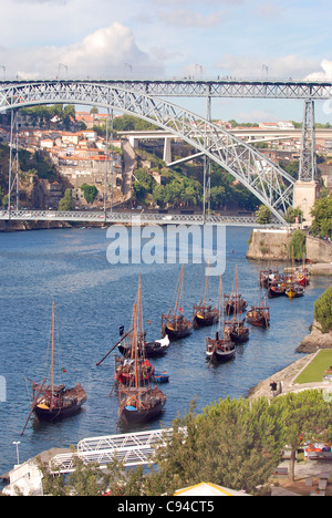 Dom Luis ponte sul fiume Douro, Porto, Portogallo Foto Stock