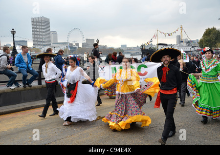 Ballerino messicano a Londra Lord Mayor Show 2011 Foto Stock