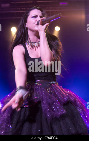 Leeds, Regno Unito, 12/11/2011 Amy Lee cantante degli Evanescence svolge in corrispondenza di O2 Academy Foto Stock