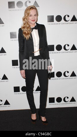 Dakota Johnson presso gli arrivi di MOCA di gala annuale, MOCA Grand Avenue, Los Angeles, CA Novembre 12, 2011. Foto di: Elizabeth Goodenough/Everett Collection Foto Stock