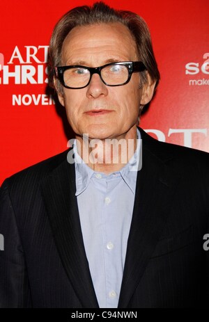 Bill Nighy presso gli arrivi per ARTHUR NATALE Premiere, il Teatro Ziegfeld, New York, NY Novembre 13, 2011. Foto: F. Burton Patrick/Everett Collection Foto Stock