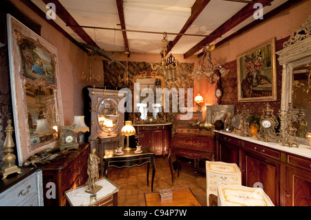 Il mercato delle pulci di Saint-Ouen Parigi vicino a Parigi, Francia Foto Stock