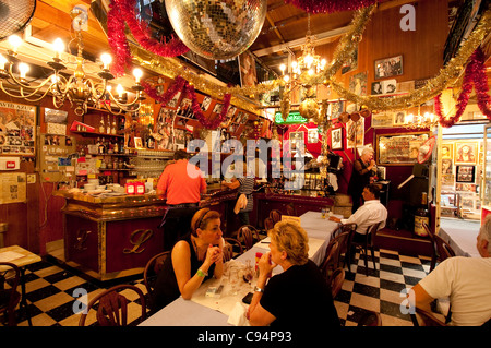 Chez Louisette, Bar, il Mercato delle pulci di Saint-Ouen Parigi vicino a Parigi, Francia Foto Stock