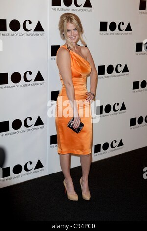 Alice Eve presso gli arrivi per 2011 MOCA gala annuale di un artista della vita MANIFESTO, MOCA Grand Avenue, Los Angeles, CA Novembre 12, 2011. Foto di: Emiley Schweich/Everett Collection Foto Stock